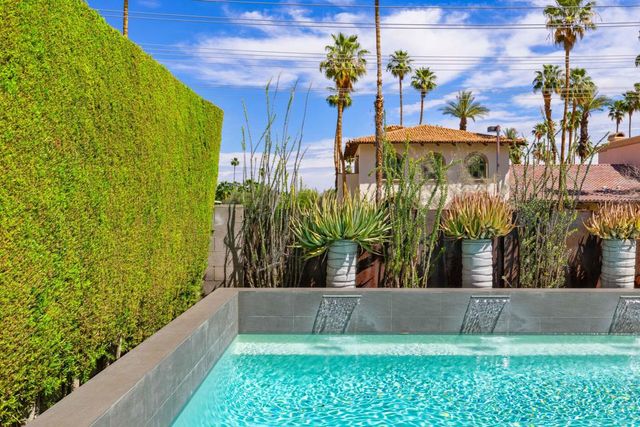 1000 Surrey Lane, Palm Springs, CA 92264