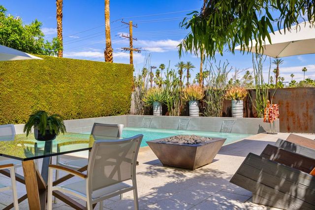 1000 Surrey Lane, Palm Springs, CA 92264