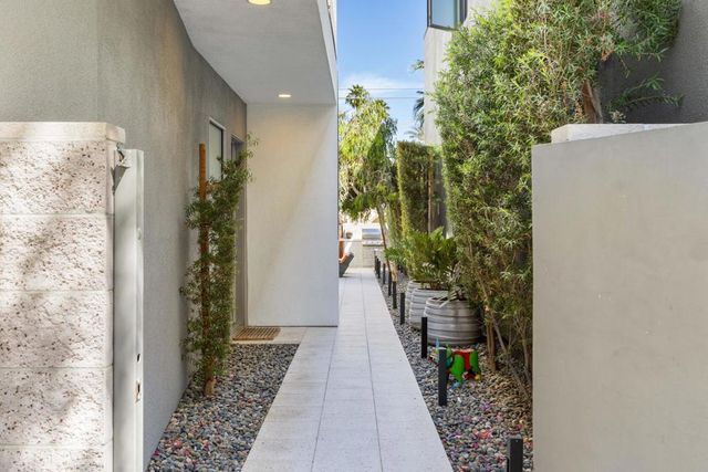 1000 Surrey Lane, Palm Springs, CA 92264