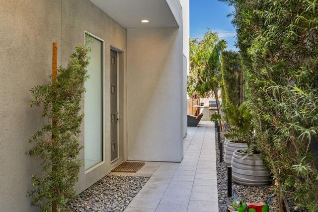 1000 Surrey Lane, Palm Springs, CA 92264