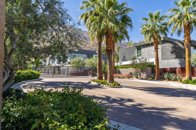1000 Surrey Lane, Palm Springs, CA 92264
