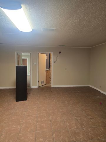 3704 Teri Lynn Dr., Longview, TX 75604