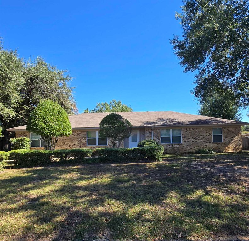 3704 Teri Lynn Dr., Longview, TX 75604