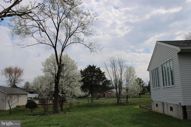 142 BRADDOCK BLVD, Inwood, WV 25428