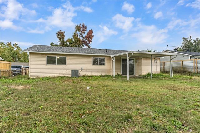 1410 W Bishop Drive, Rogers, AR 72756