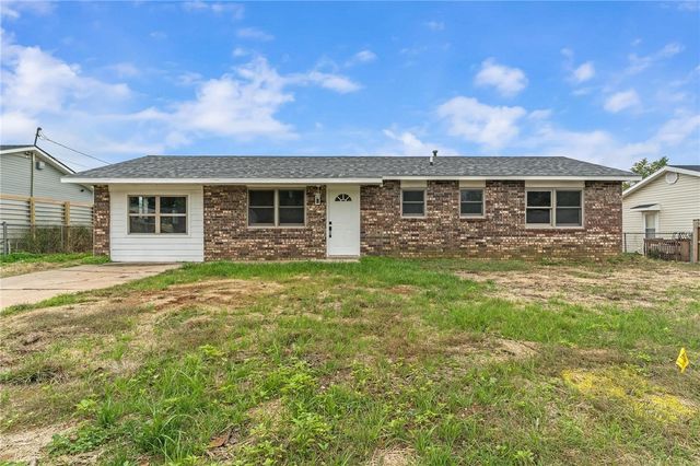 1410 W Bishop Drive, Rogers, AR 72756