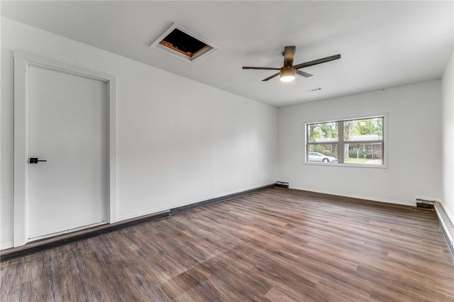 1410 W Bishop Drive, Rogers, AR 72756