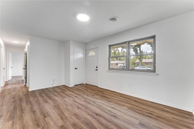 1410 W Bishop Drive, Rogers, AR 72756