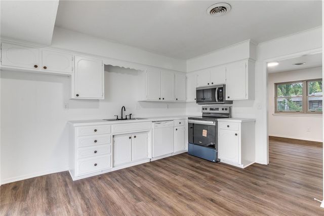 1410 W Bishop Drive, Rogers, AR 72756