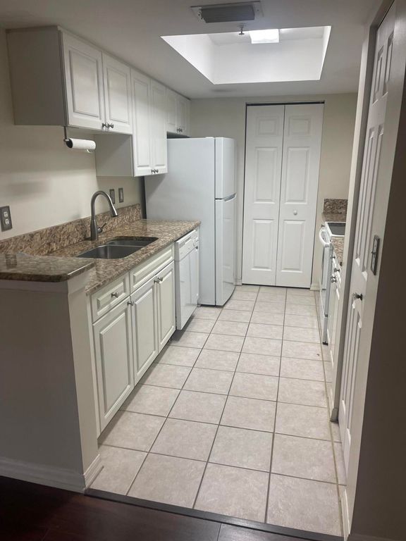400 N Crestwood Ct Court N 417, Royal Palm Beach, FL 33411