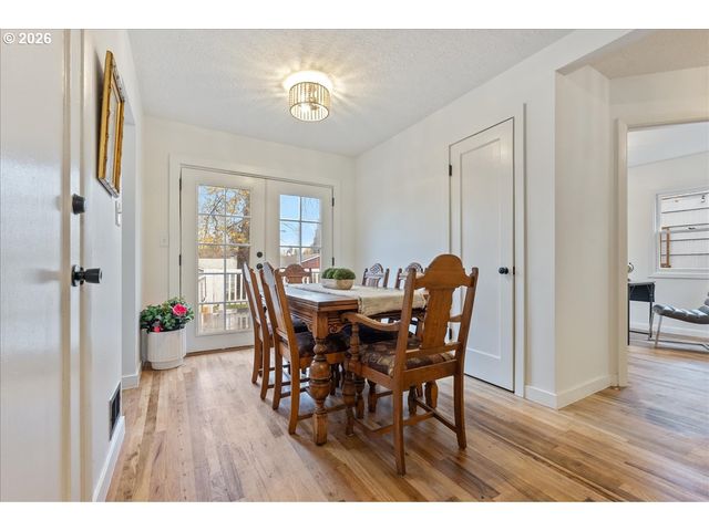 9740 N VAN HOUTEN Ave, Portland, OR 97203