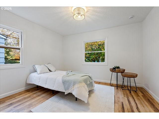 9740 N VAN HOUTEN Ave, Portland, OR 97203