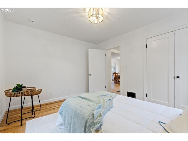 9740 N VAN HOUTEN Ave, Portland, OR 97203