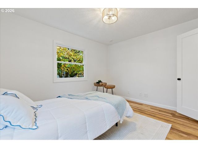 9740 N VAN HOUTEN Ave, Portland, OR 97203