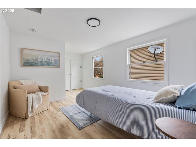 9740 N VAN HOUTEN Ave, Portland, OR 97203