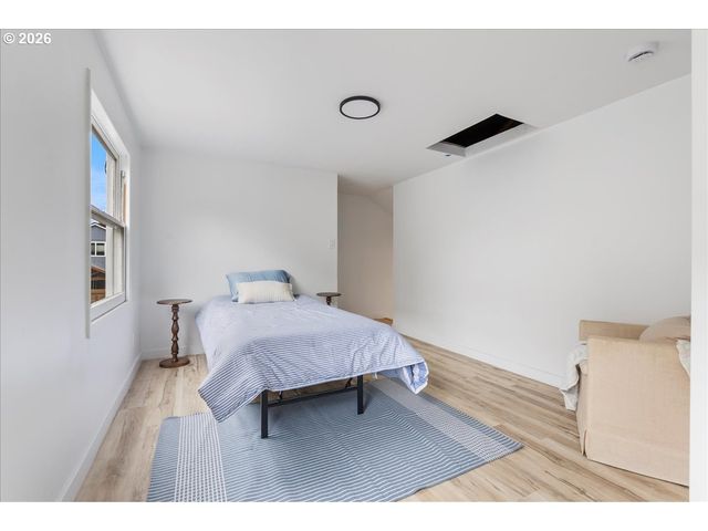 9740 N VAN HOUTEN Ave, Portland, OR 97203