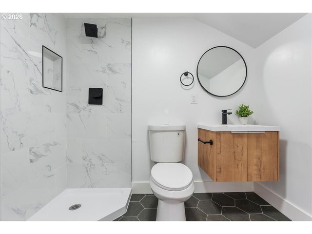 9740 N VAN HOUTEN Ave, Portland, OR 97203