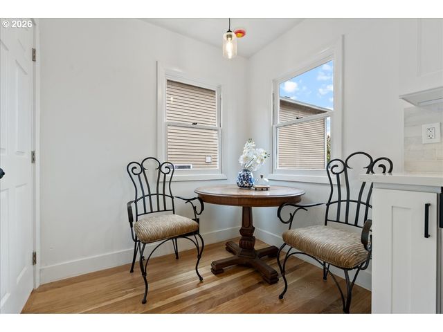 9740 N VAN HOUTEN Ave, Portland, OR 97203