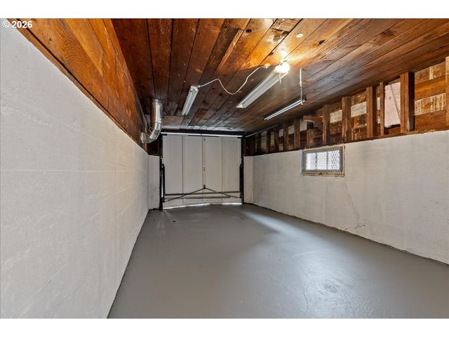 9740 N VAN HOUTEN Ave, Portland, OR 97203