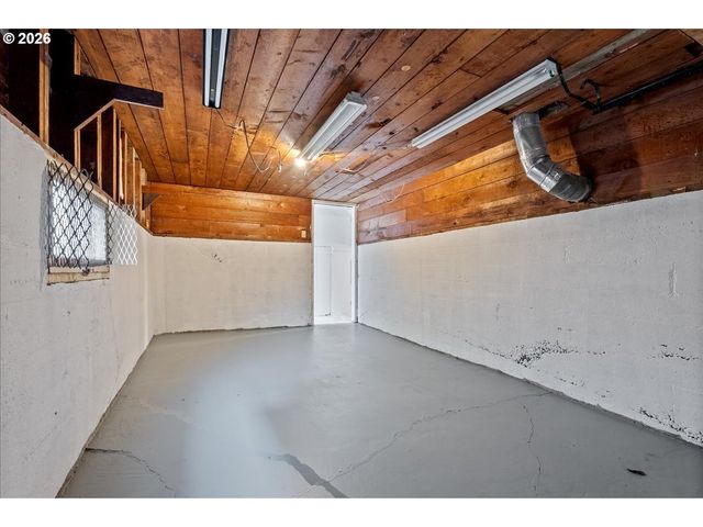 9740 N VAN HOUTEN Ave, Portland, OR 97203