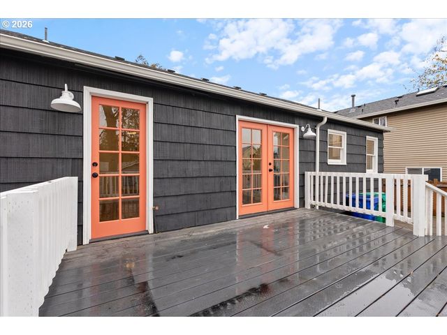 9740 N VAN HOUTEN Ave, Portland, OR 97203