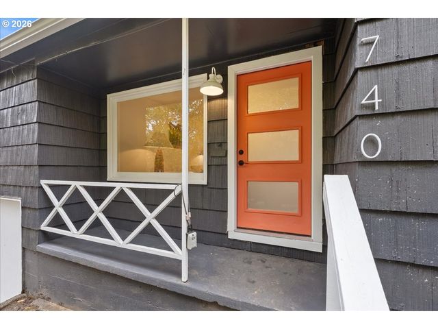 9740 N VAN HOUTEN Ave, Portland, OR 97203
