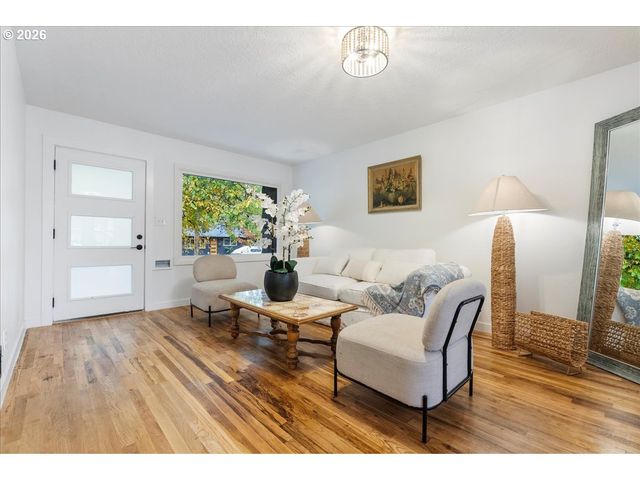 9740 N VAN HOUTEN Ave, Portland, OR 97203