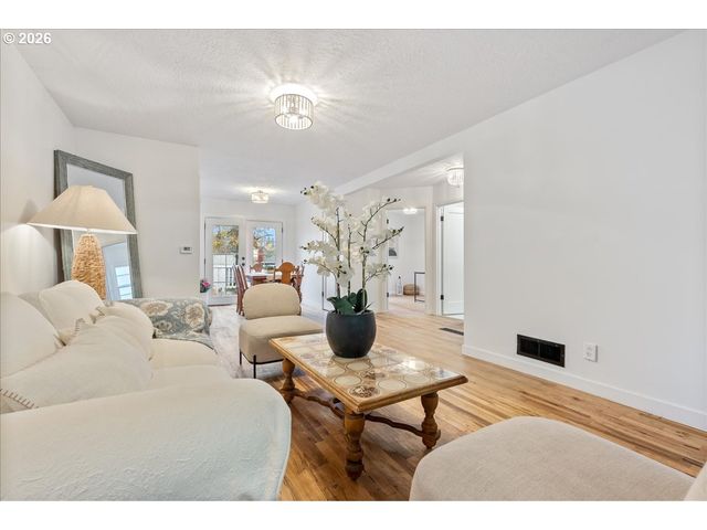 9740 N VAN HOUTEN Ave, Portland, OR 97203