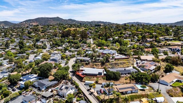 512 Beaumont, Vista, CA 92084