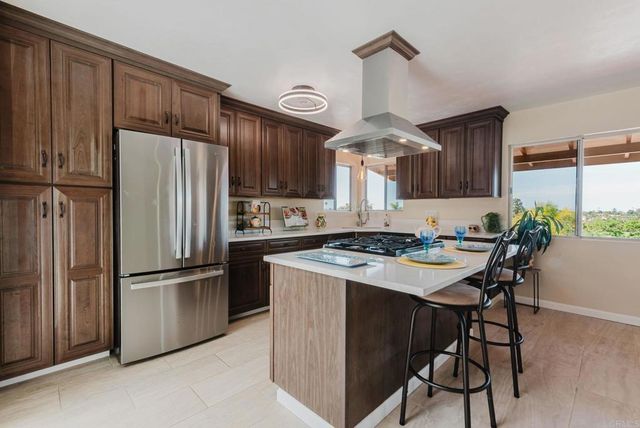 512 Beaumont, Vista, CA 92084