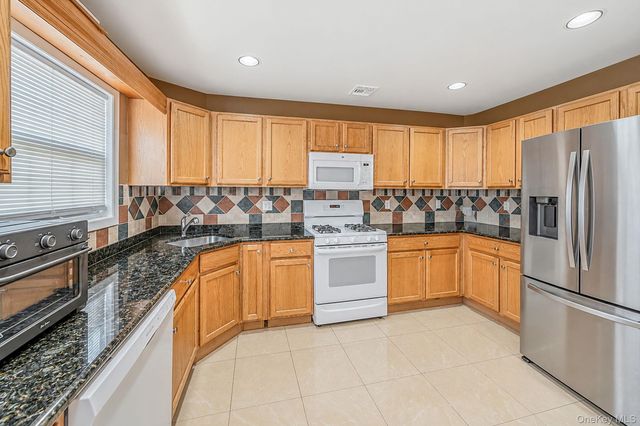 19 Oceanview Boulevard, Manorville, NY 11949