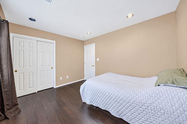 19 Oceanview Boulevard, Manorville, NY 11949