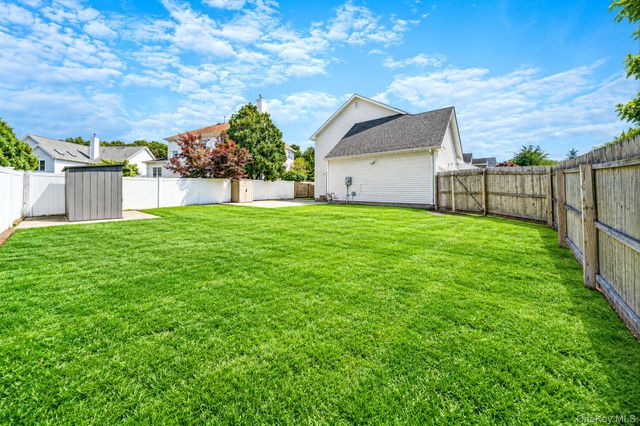 19 Oceanview Boulevard, Manorville, NY 11949