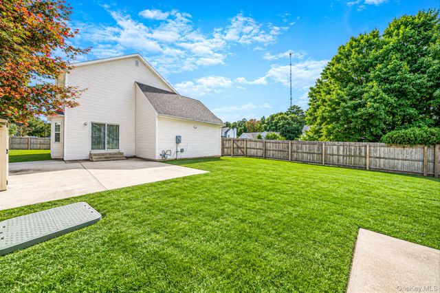 19 Oceanview Boulevard, Manorville, NY 11949