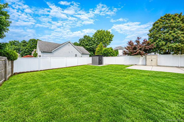 19 Oceanview Boulevard, Manorville, NY 11949