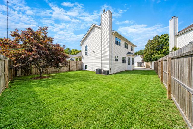 19 Oceanview Boulevard, Manorville, NY 11949