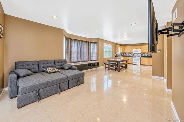 19 Oceanview Boulevard, Manorville, NY 11949
