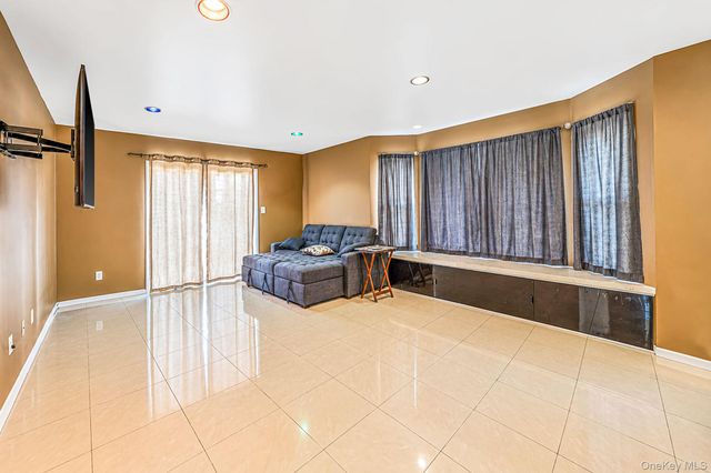 19 Oceanview Boulevard, Manorville, NY 11949