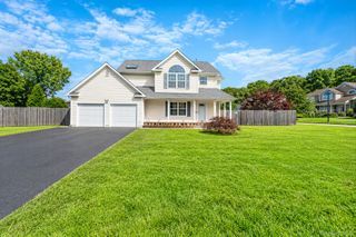 19 Oceanview Boulevard, Manorville, NY 11949