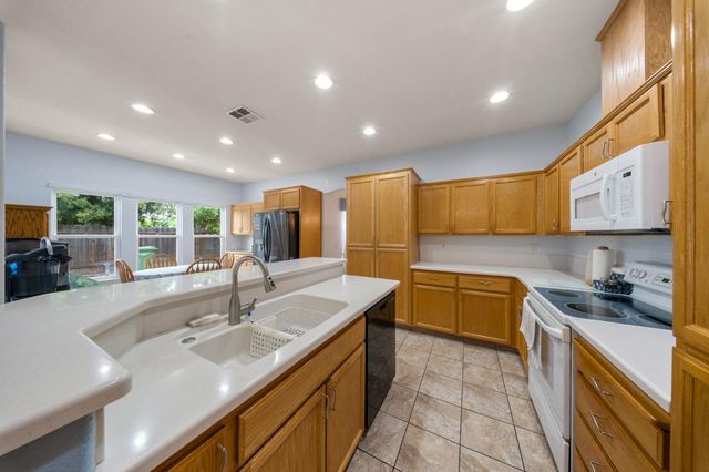 2101 Arabian Way, Turlock, CA 95380