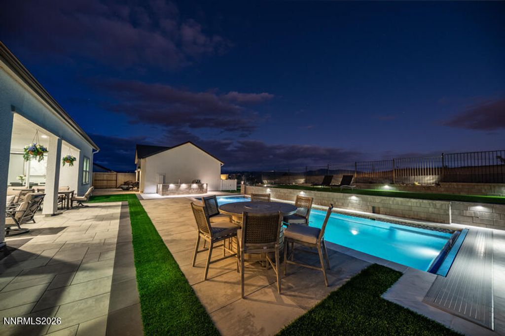 Image 14 of property listing at 2958 Murrelet Way, Sparks, NV 89441