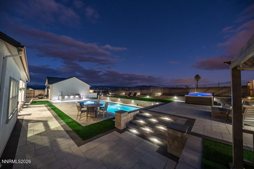 Image 16 of property listing at 2958 Murrelet Way, Sparks, NV 89441