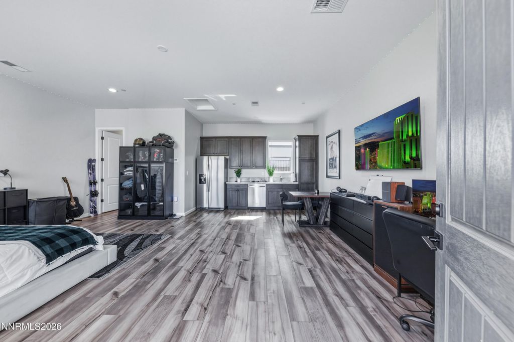 Image 40 of property listing at 2958 Murrelet Way, Sparks, NV 89441