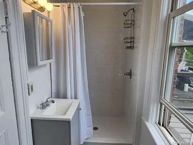 457 Main St Apt 4, Beacon, NY 12508