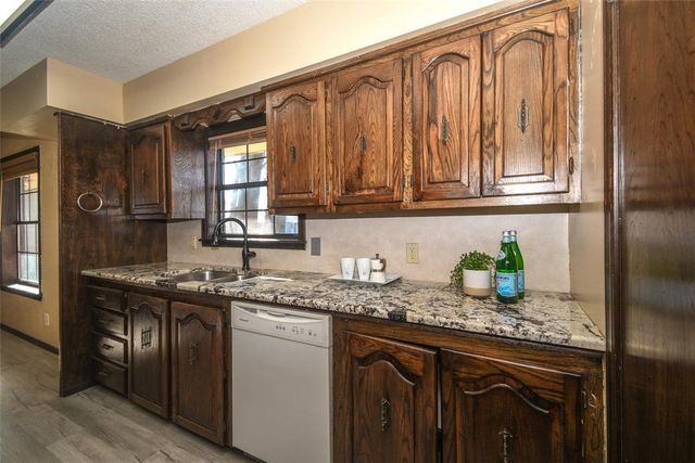 809 S Elm Street, Siloam Springs, AR 72761