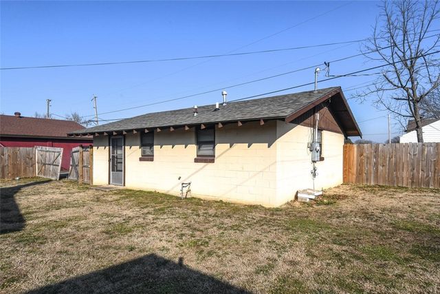 809 S Elm Street, Siloam Springs, AR 72761