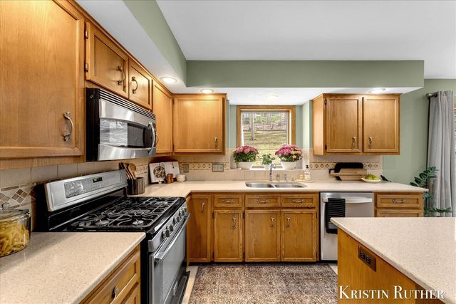 1922 Camrose Court, Wyoming, MI 49519