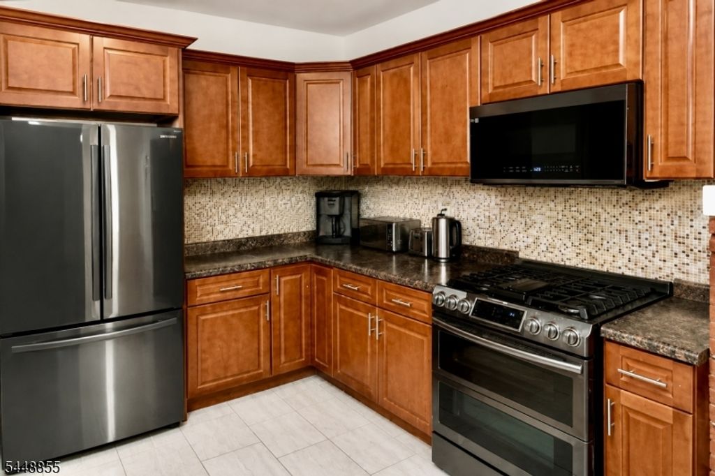21 Beverly St, Newark City, NJ 07108 — photo 4