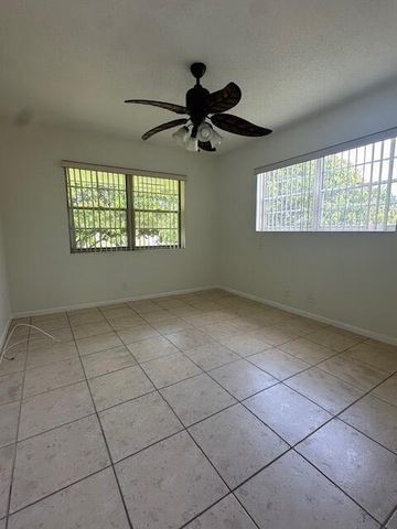 72 Norwich C, West Palm Beach, FL 33417