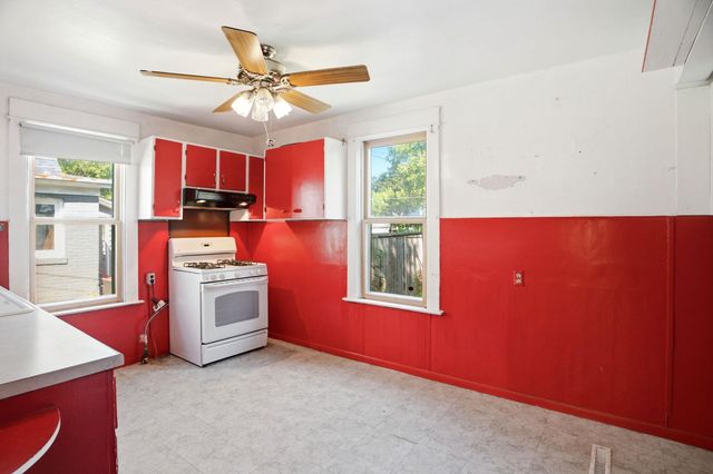 99 Lawson Avenue W, Saint Paul, MN 55117
